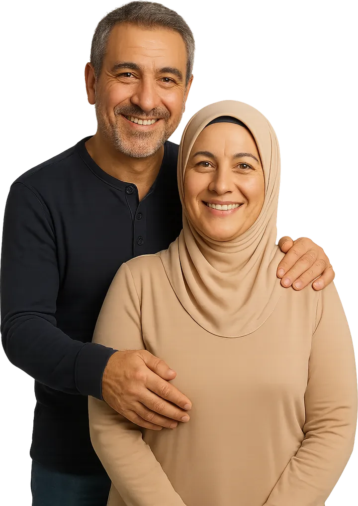 Birbirine sarılmış, gülümseyen kırk yaşlarında bir çift